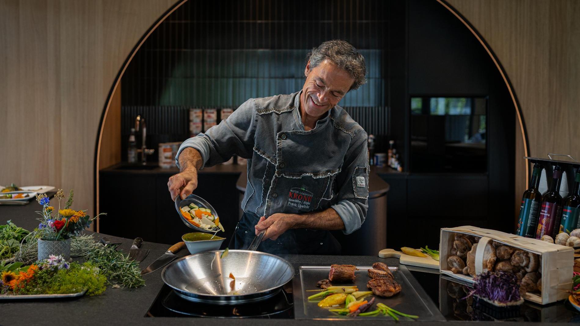 Frank-Uebelhoer-Chefloch-Xavers-Restaurant-Kulinarik-Genuss-KraftquelleFANNY-Wellnesshotel-Allgaeu