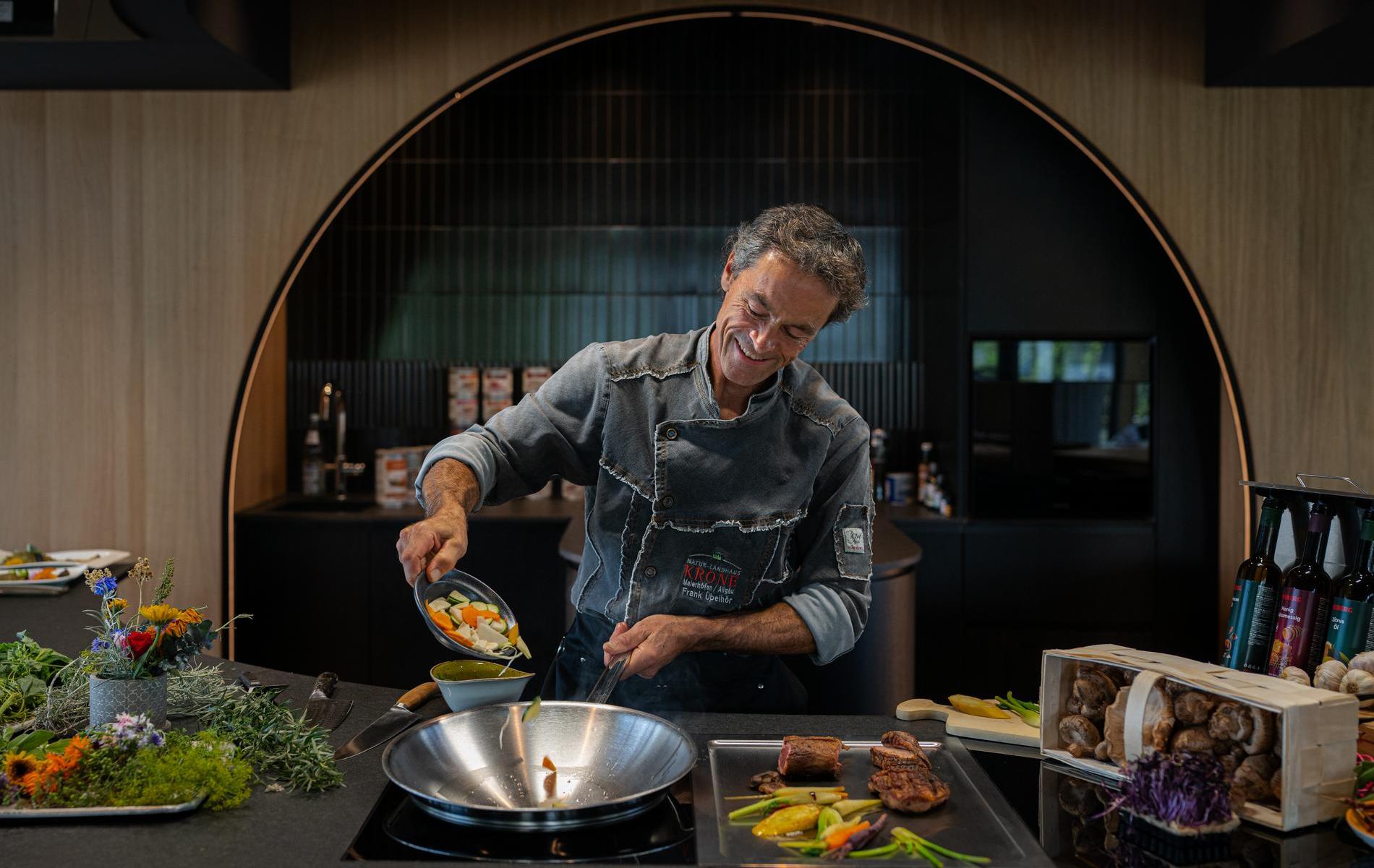Frank-Uebelhoer-Chefloch-Xavers-Restaurant-Kulinarik-Genuss-KraftquelleFANNY-Wellnesshotel-Allgaeu