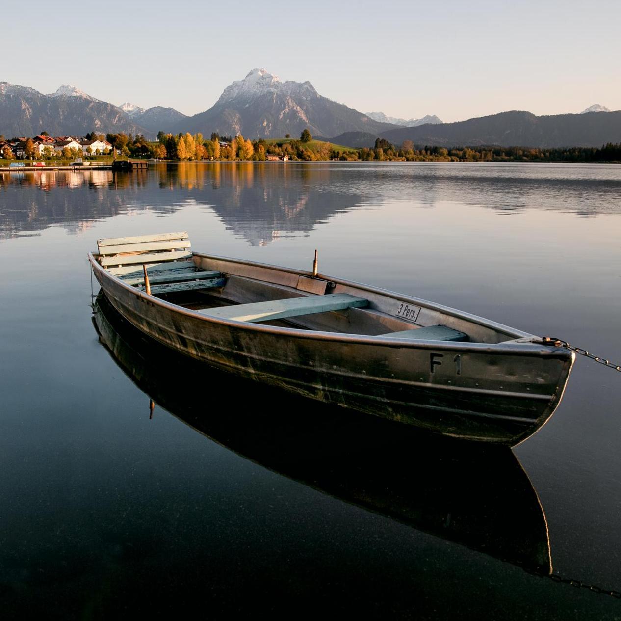 Ruderboot-See-Allgae-KraftquelleFANNY-Wellnesshotel