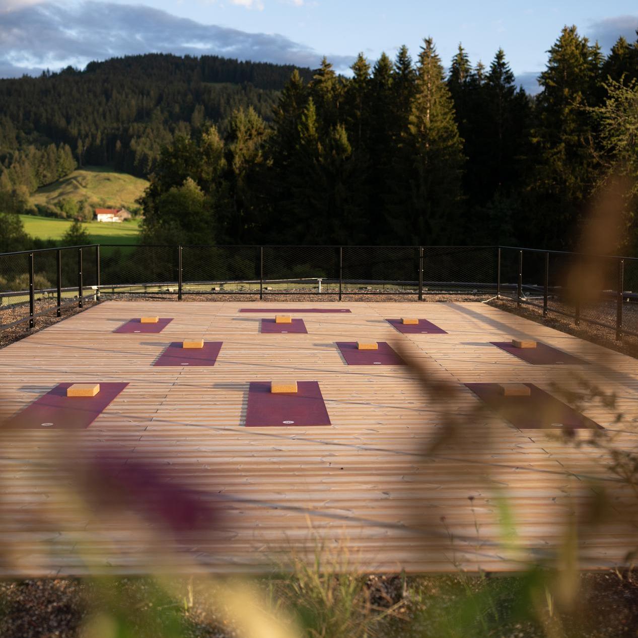 Yoga-Dachterrasse-KraftquelleFANNY-Wellnesshotel-Allgaeu