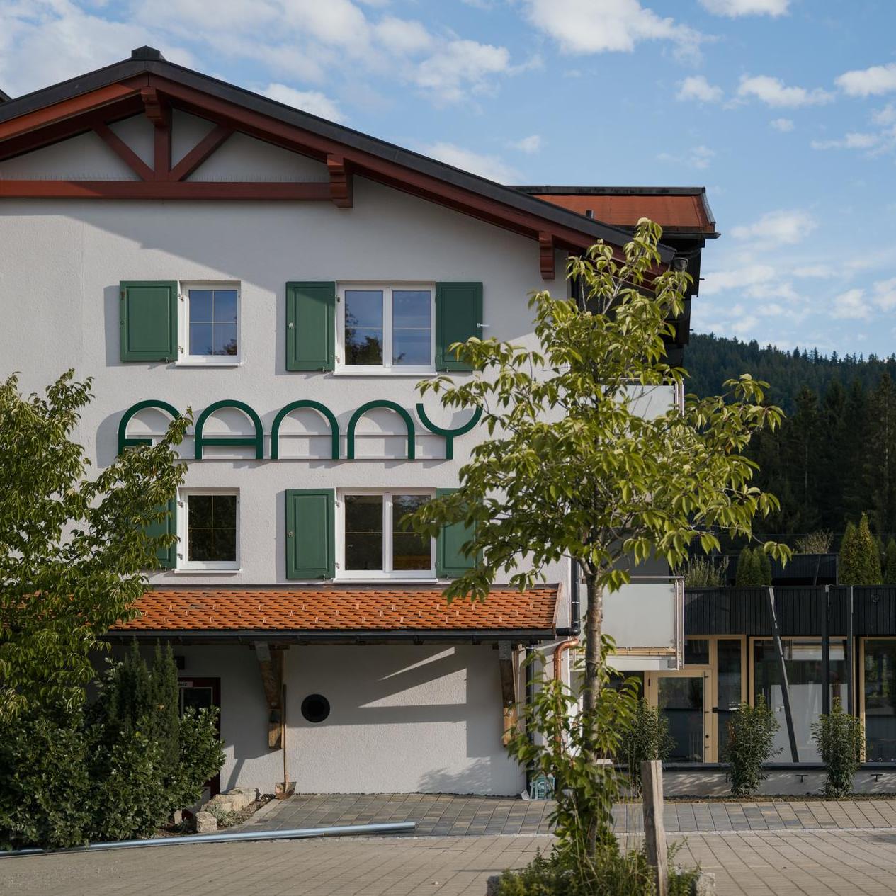 Aussenansicht-KraftquelleFANNY-Wellnesshotel-Allgaeu