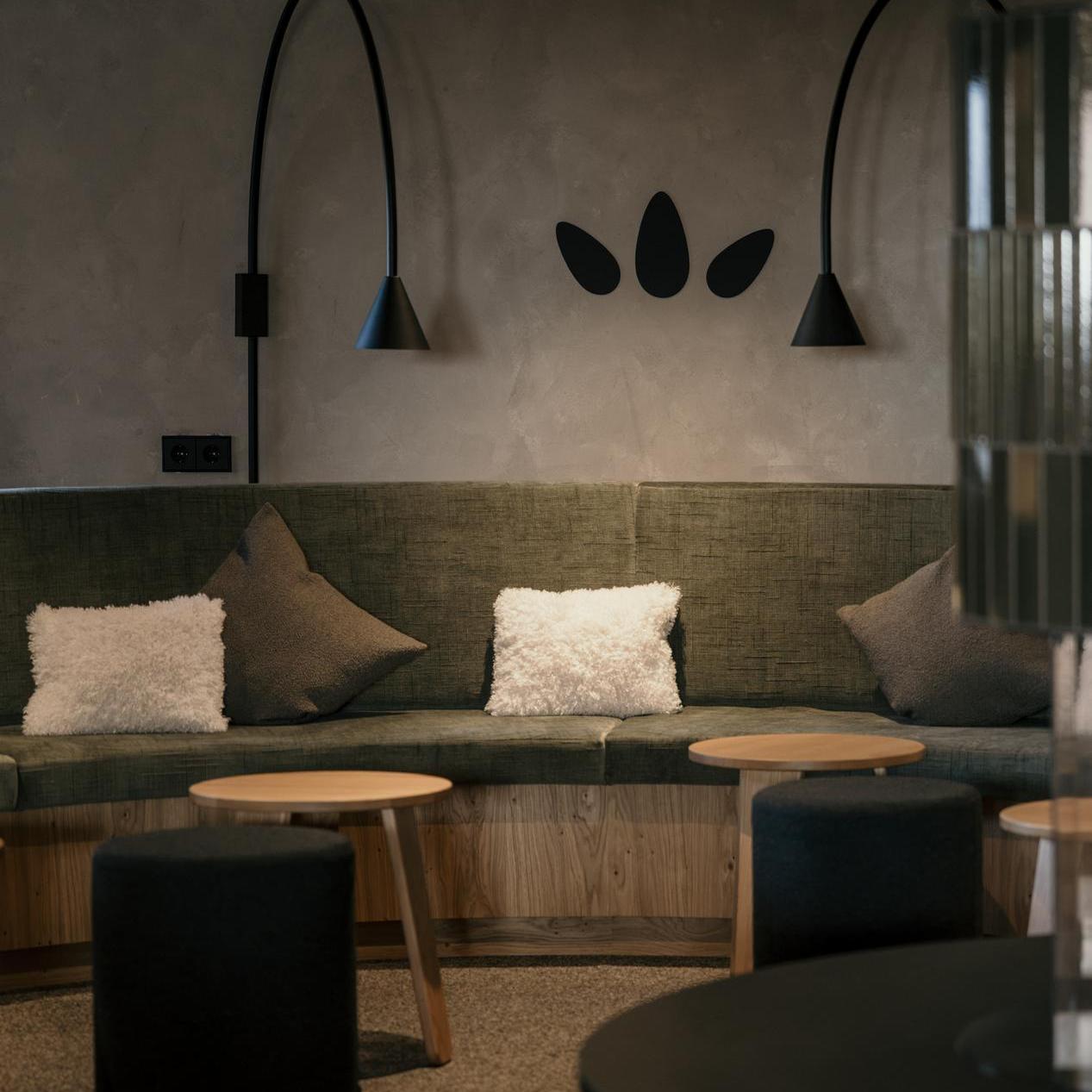 FANNYsWohnzimmer-Sitzecke-KraftquelleFANNY-Wellnesshotel-Allgaeu
