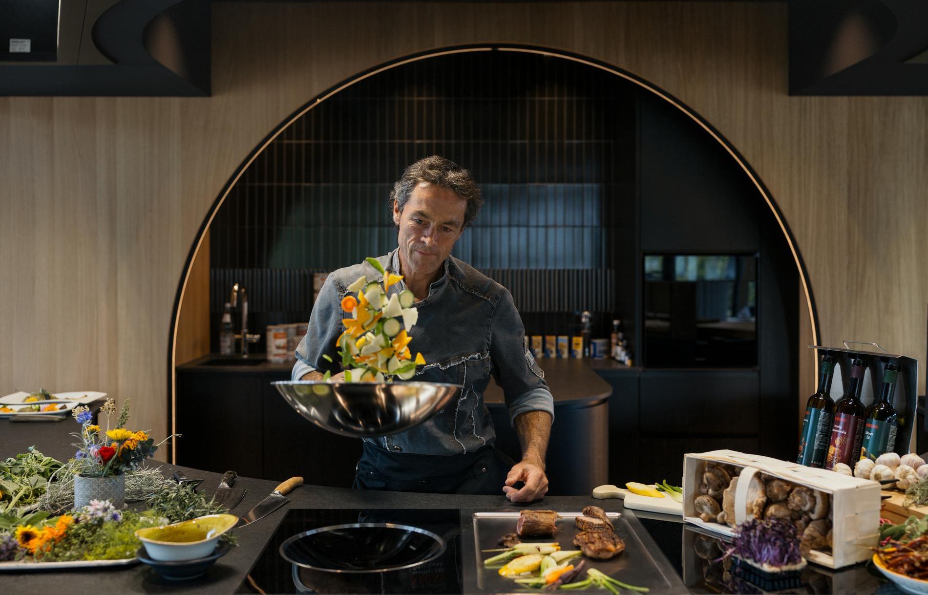Kochen_Chefkoch_Frank_Uebelhoer_Kulinarik_Genuss_Xavers_Wellnesshotel_KraftquelleFanny_Allgaeu