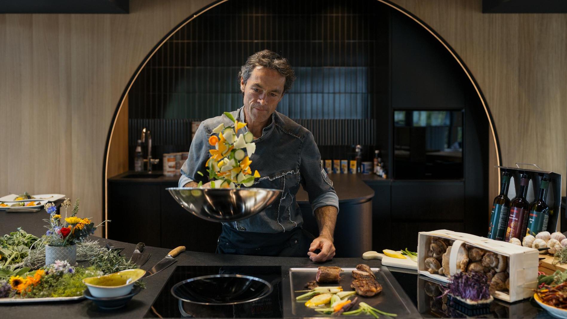 Kochen_Chefkoch_Frank_Uebelhoer_Kulinarik_Genuss_Xavers_Wellnesshotel_KraftquelleFanny_Allgaeu