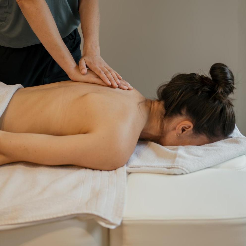 Massage_zwei_Frauen_KraftquelleFanny_Wellnesshotel_Allgaeu
