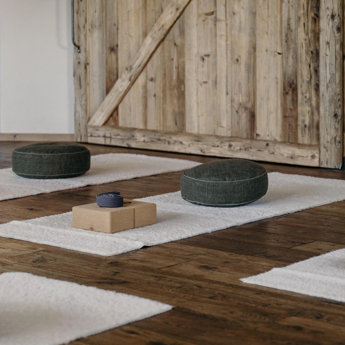 Yoga-Retreat-Yogaraum-KraftquelleFANNY-Wellnesshotel-Allgaeu