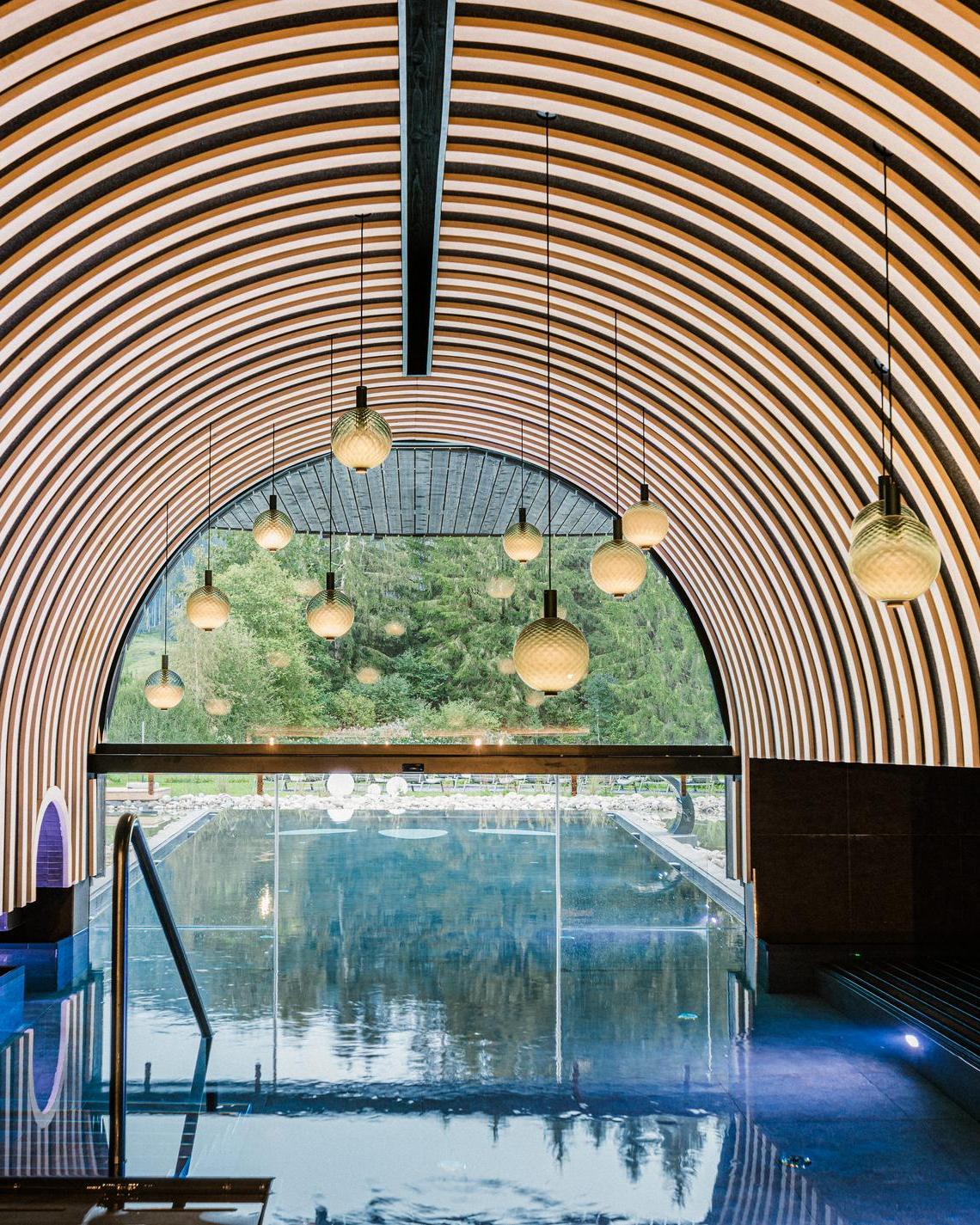 Pool-Indoorpool-Spa-Wellness-KraftquelleFANNY-Wellnesshotel-Allgaeu