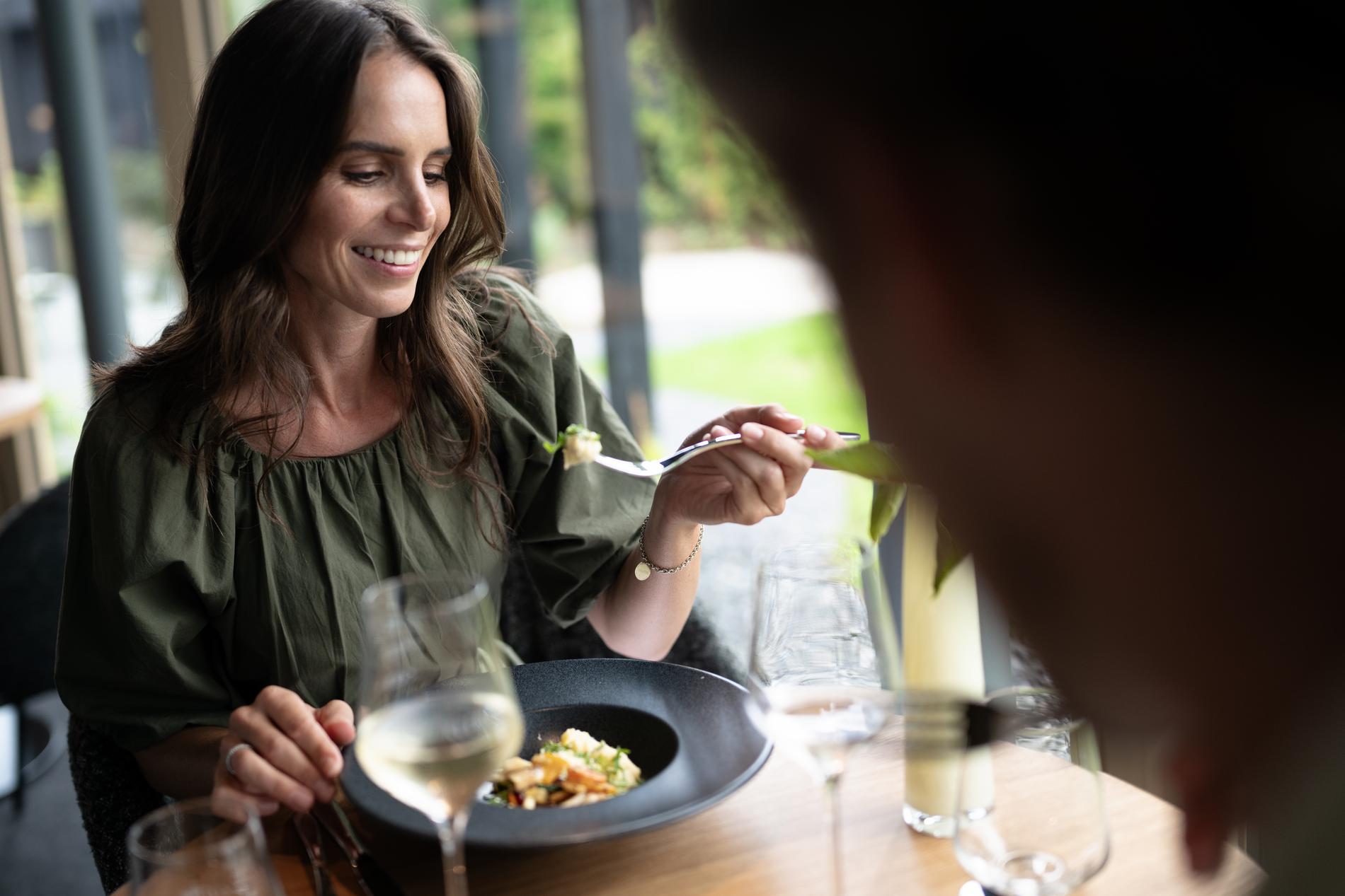 FraubeimEssen-Essen-Gericht-Genuss-Kulinarik-Xavers-Restaurant-KraftquelleFANNY-Wellnesshotel-Allgaeu