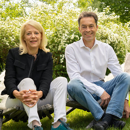 Gastgeberpaar des Hotels Fanny im Garten