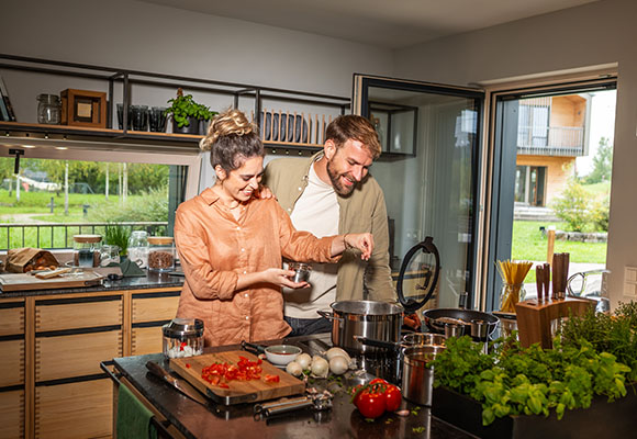 Grill mit verschiedenen Speisen während des Barbecues