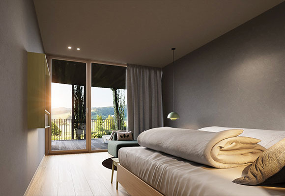 Einzelzimmer mit Sitzecke und warmem Tageslicht