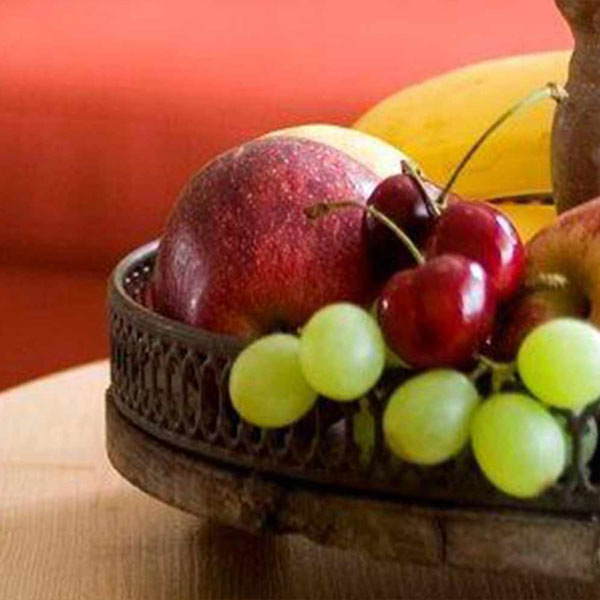 Detailaufnahme einer Obstschale mit Früchten