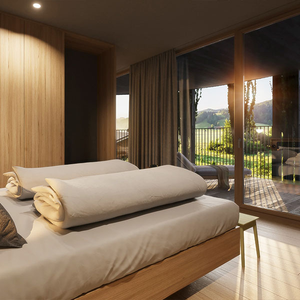 Schlafzimmer mit Doppelbett und Balkon mit Landschaftsblick